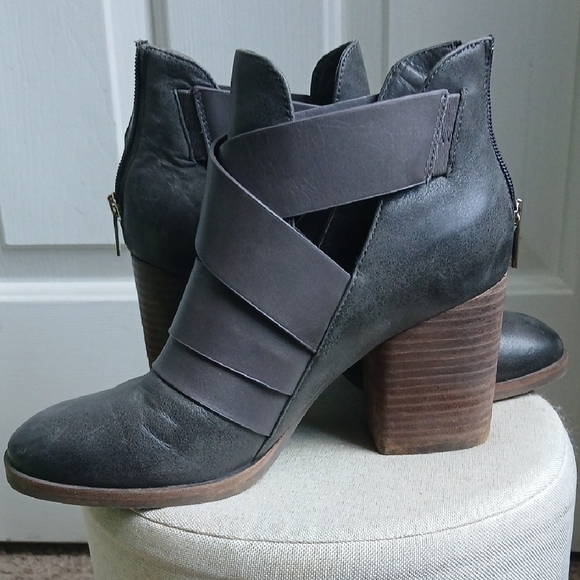 Isola Gray Ankle Booties with Chunky Heel - Picture 4 of 7